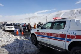 Erzurum-Bingöl karayolunda mahsur kalan vatandaşlar 5 buçuk saat sonra kurtarıldı