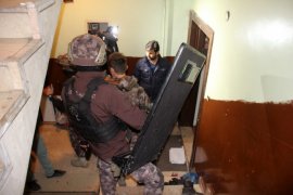 Erzurum Polisinden İnsan Tacirlerine Şafak Baskını!