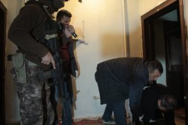 Erzurum Polisinden İnsan Tacirlerine Şafak Baskını!