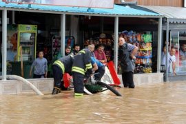 Erzurum'da Sağanak Sele Dönüştü!