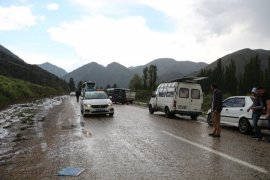 Oltu-Narman Karayolu Sel Nedeniyle 1,5 Saat Trafiğe Kapandı!