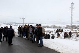 İnsan Kaçakçılarından Göçmenlere Akıl Almaz İşkence!