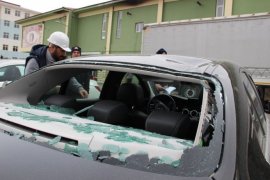 Çatılar Uçtu, Ağaçlar Yolu Kapattı, Bazı Otomobiller Hasar Gördü!