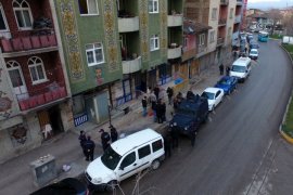 Erzurum Polisinden İnsan Tacirlerine Şafak Baskını!
