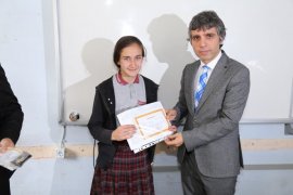 Oltu Gökçedere İlköğretim Okulu'ndan Mezun Olan Öğrenciler, Kartondan Yaptıkları Keplerini Umuda Attılar!