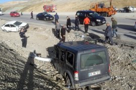 Erzurum’da İki Otomobil Kafa Kafaya Çarpıştı: 6 Yaralı!