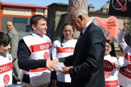 Öğrenciler Polisle Birlikte Trafik Denetimi Yaptı!