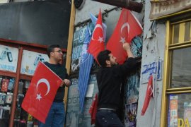 AK Parti Erzurum İl Başkanlığı’ndan Vatandaşa 100 Bin Türk Bayrağı!