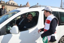 Öğrenciler Polisle Birlikte Trafik Denetimi Yaptı!