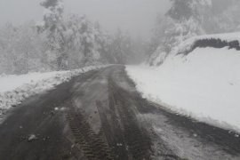 Oltu'da mayıs ayında karla mücadele