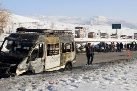 Kaza Sonrası Yolcu Minibüsü Alev Alev Yandı!
