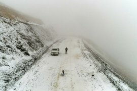 Erzurum'da lapa lapa kar ve tipi