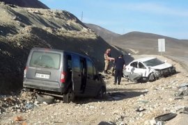 Erzurum’da İki Otomobil Kafa Kafaya Çarpıştı: 6 Yaralı!