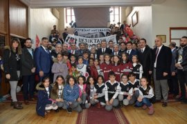 Beşiktaş'tan Erzurum’daki öğrencilere 800 forma