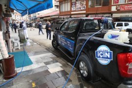 Erzurum Büyükşehir Belediyesi Oltu'da dezenfekte çalışması yaptı