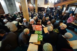 Yeni yılı Kuran-ı Kerim okuyup dualar ederek karşıladılar