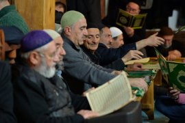 Yeni yılı Kuran-ı Kerim okuyup dualar ederek karşıladılar