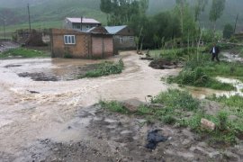 Horasan’da Dere Taştı Köyler Su Altında Kaldı!