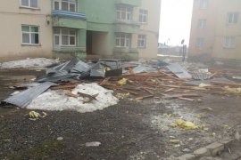 Horasan ve Karayazı’da Fırtına Hayatı Felç Etti!