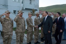 Vali Azizoğlu Mehmetçikle Birlikte İftar Açtı!