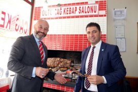 İYİ Partili Türkşen, Oltu’da Esnafı Ziyaret Etti