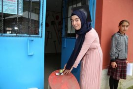 Oltu Gökçedere İlköğretim Okulu'ndan Mezun Olan Öğrenciler, Kartondan Yaptıkları Keplerini Umuda Attılar!