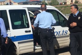 İntihara Teşebbüste Bulunan Liseli Kızın Hayatını Polis Kurtardı!