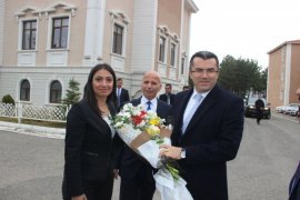 Erzurum Valisini karşılama kuyruğu