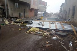 Horasan ve Karayazı’da Fırtına Hayatı Felç Etti!