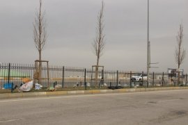 Çatılar Uçtu, Ağaçlar Yolu Kapattı, Bazı Otomobiller Hasar Gördü!