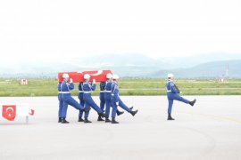 Şehit Yüzbaşı’nın Cenazesi Askeri Uçakla Erzurum’a Getirildi!