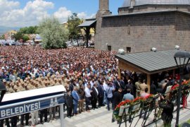 Şehit Yüzbaşı Erzurum'da Son Yolculuğuna Uğurlandı!