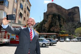 İYİ Partili Türkşen, Oltu’da Esnafı Ziyaret Etti