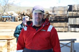 Oltu sanayi esnafına maske dağıtıldı