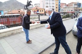 Erzurum Büyükşehir Belediyesi Oltu'da dezenfekte çalışması yaptı