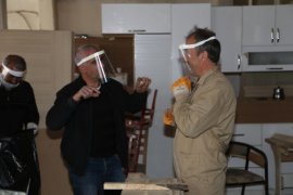 Oltu sanayi esnafına maske dağıtıldı