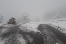 Oltu'da mayıs ayında karla mücadele