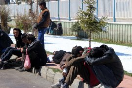 Erzurum’da Kaçak Göçmenlerde Salgın Endişesi!