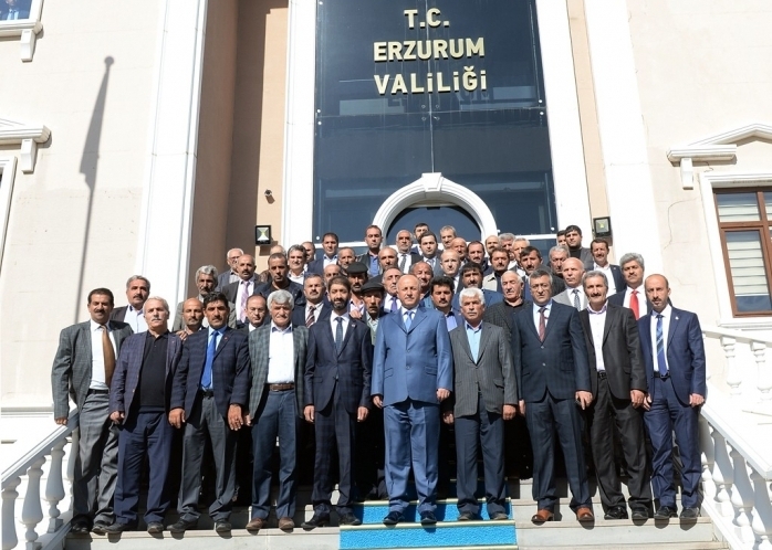 Vali Azizoğlu; “Muhtarlar Demokrasinin Temelidir”