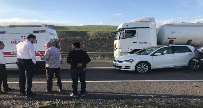Horasan’da Trafik Kazası: 2 Yaralı!