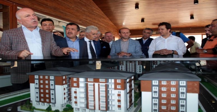 Sekmen, Gölbaşı Mavişehir Konutlarının Tanıtımını Yaptı