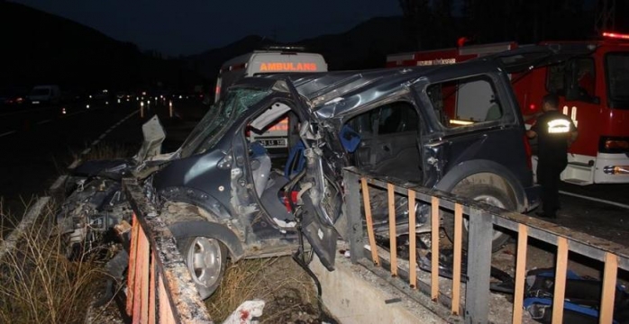 Oltu'da Trafik Kazası: 3 Ölü, 1 Yaralı