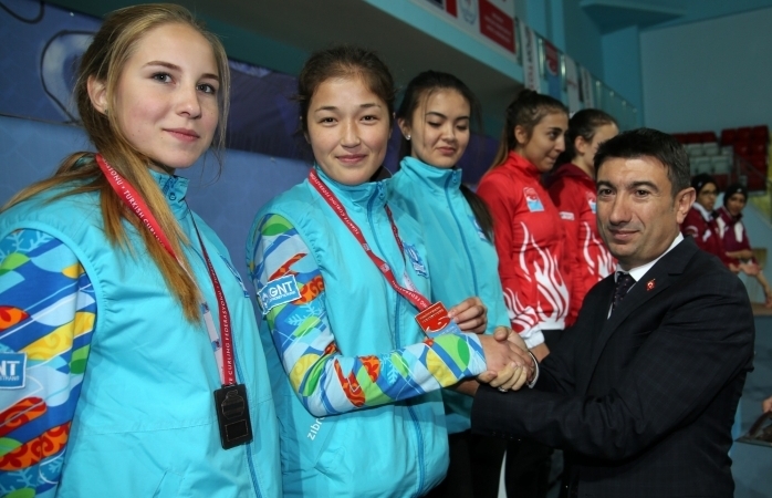 Uluslararası Curling Turnuvası’nda Türkiye Şampiyon Oldu!