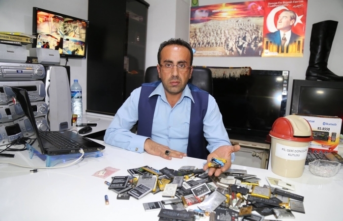 Gönüllü Olarak Atık Pil Topluyor!