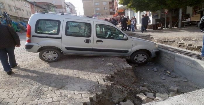 Araç Menfeze Düştü, Önlem Daha Sonra Alındı!