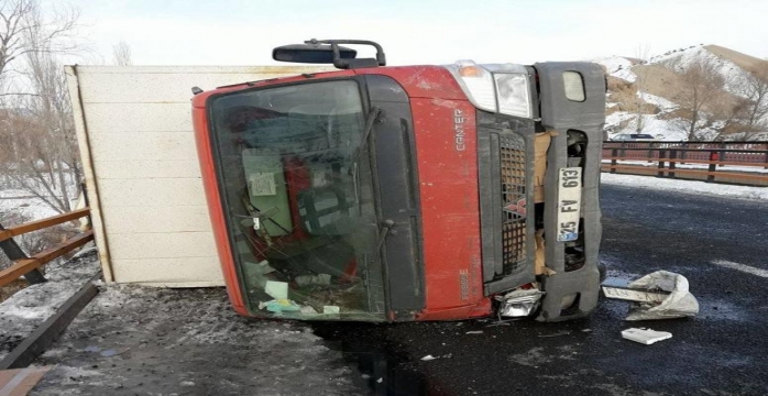 Oltu’da Trafik Kazası: 2 Yaralı