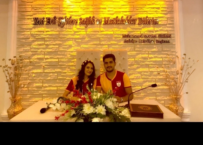 Nikah Masasına Galatasaray Formasıyla Oturdular!