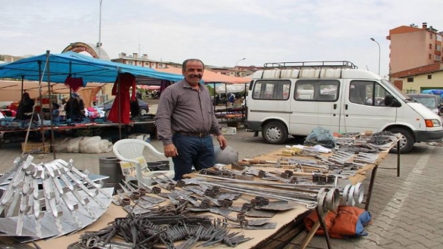 Kışın Stokluyor, Yazın Satıyor
