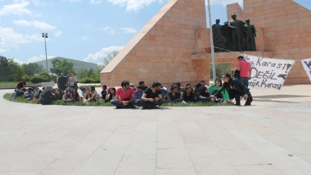 Atatürk Üniversitesinde Oturma Eylemi