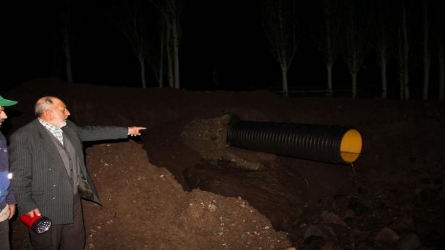 Oltu'da Sel Trafiği Ulaşıma Kapattı